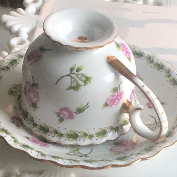 Sweet Shabby Chic Style Pink Roses Teacup & Saucer - Picture 5 of 9
